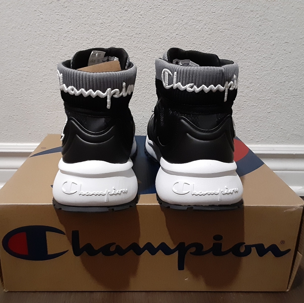 Champion - Picture 4 of 4